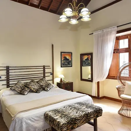 Dubai - Villa Arucas