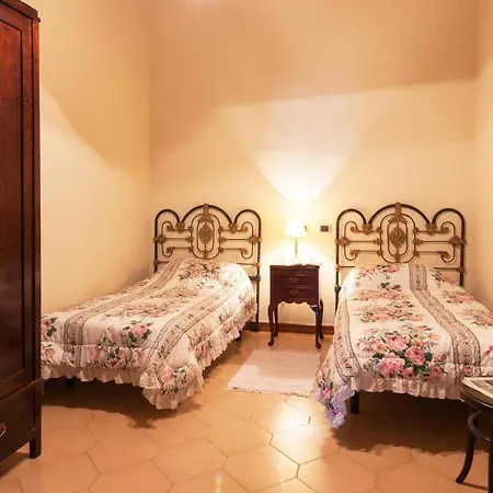 Dubai - Villa Arucas