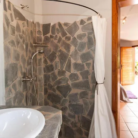 Villa Dubai - *
